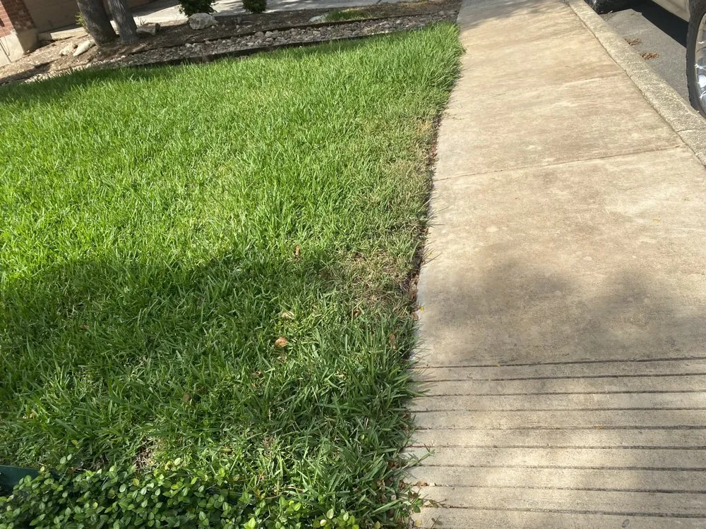 Top-rated lawn mowing service experts serving San Antonio, TX - Royal Village Lawn Care