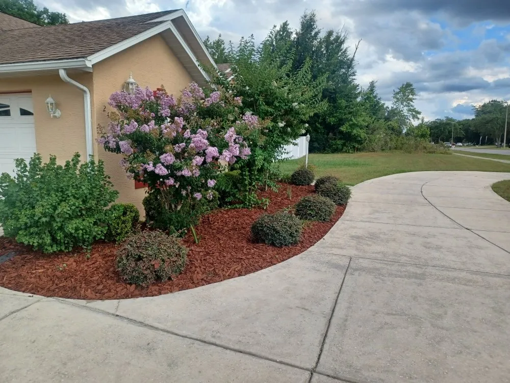 Custom landscape design with custom design in Ocala, FL by Royalty Cutz of Central Florida