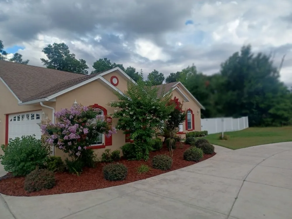 Local garden landscaping for residential properties in Ocala, FL by Royalty Cutz of Central Florida