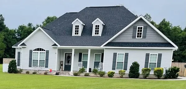 Royalty Landscaping Logo