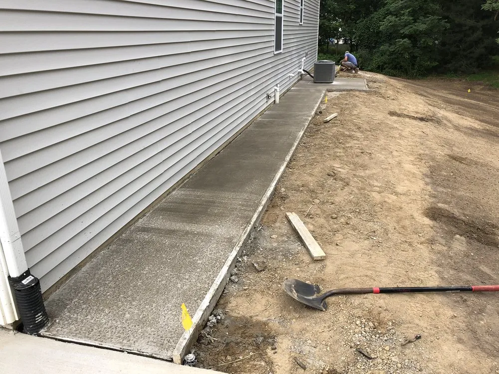 Custom landscape design experts serving Byron, MI - Royalty Services