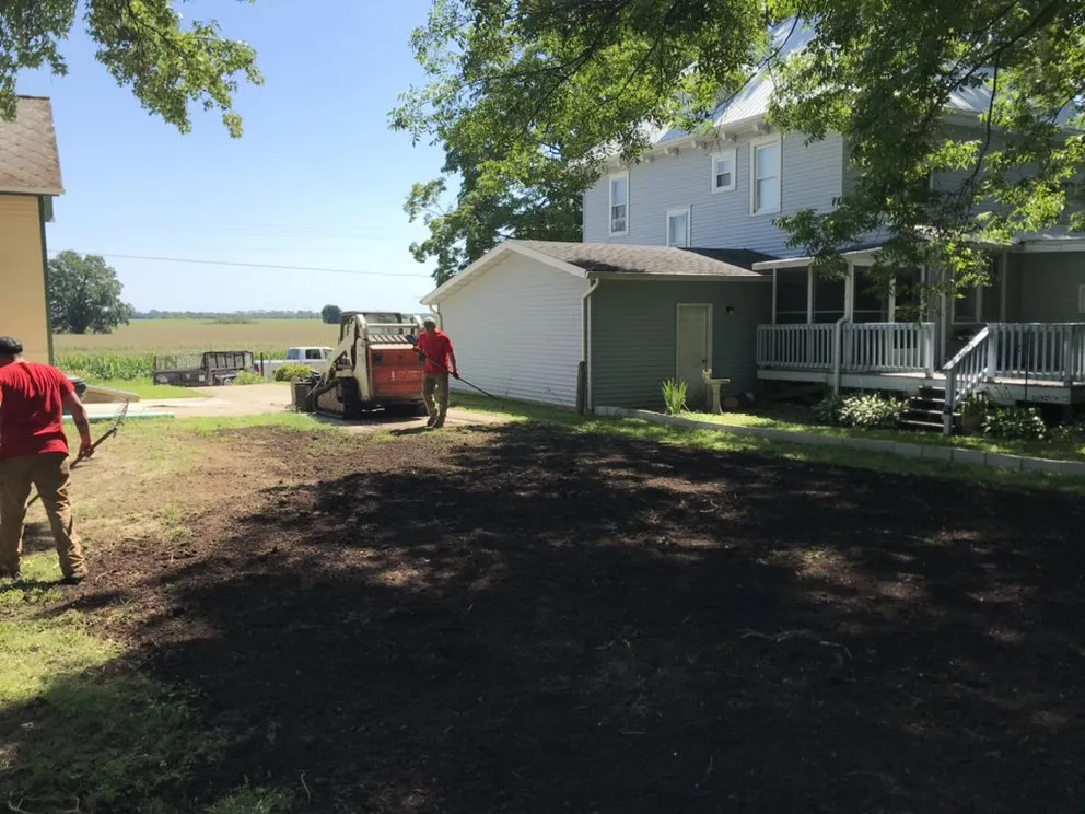 Local garden landscaping experts serving Sainte Genevieve, MO - Roys Hauling and Landscaping