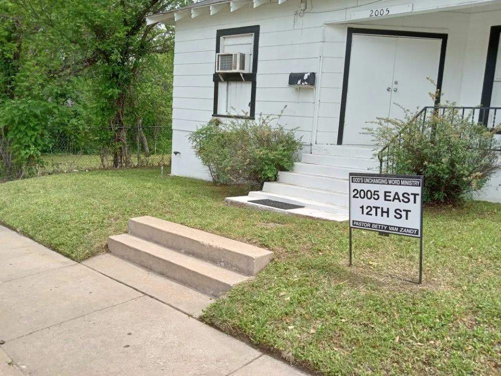 Custom landscape design in Manor, TX by ROY'S LAWN SERVICE