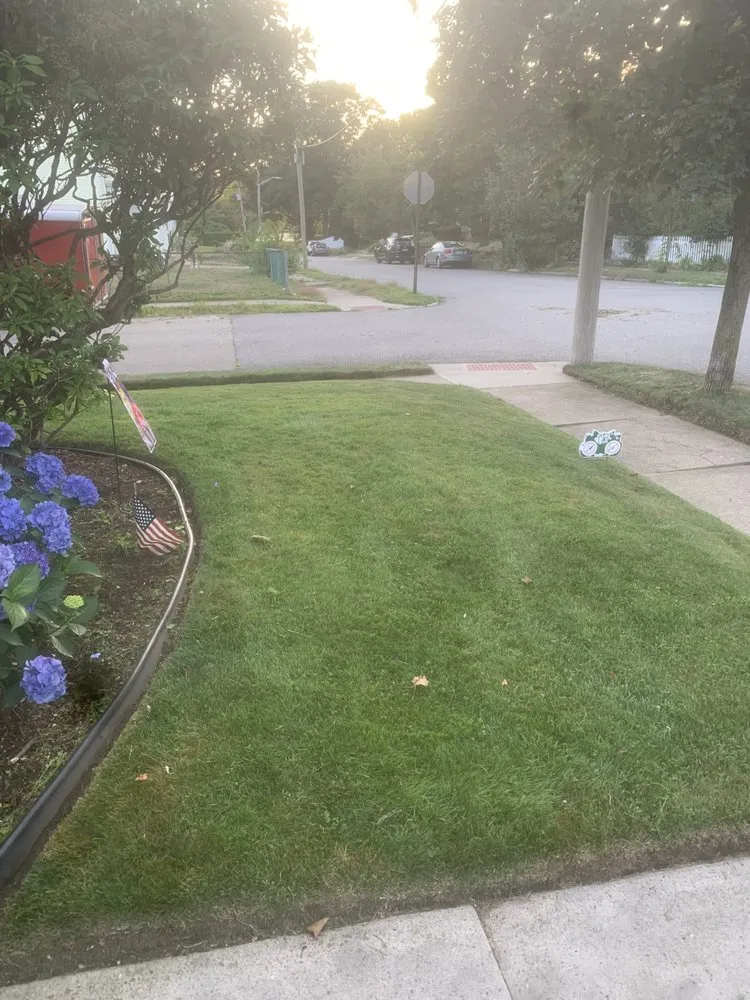 Local lawn mowing service experts serving Cranston, RI - Roy’s Lawncare