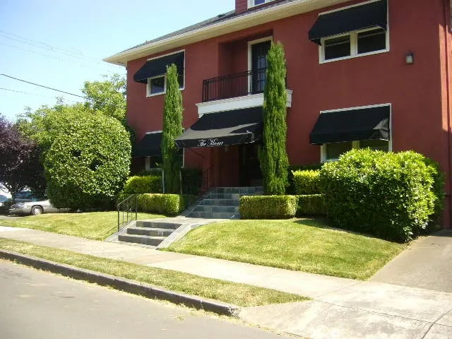 Expert landscape installation for year-round maintenance in Milwaukie, OR by Roy's Yard and Haul LLC