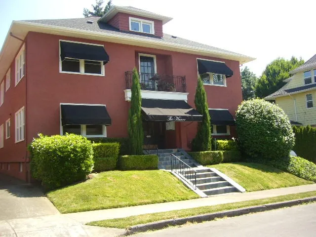 Affordable garden landscaping experts serving Milwaukie, OR - Roy's Yard and Haul LLC