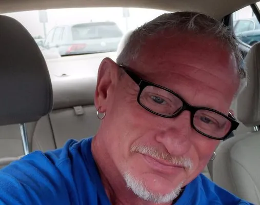 R&R Home Improvements and Landscaping Logo