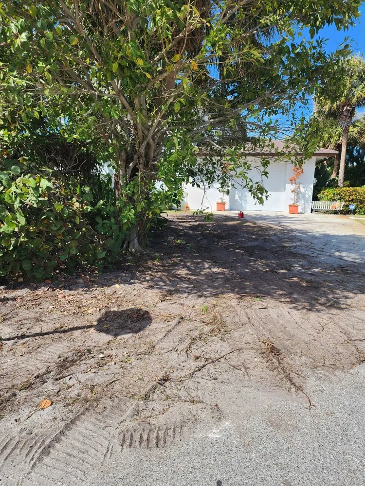 Custom lawn mowing service in Bradenton, FL by R&R Landscape and Services