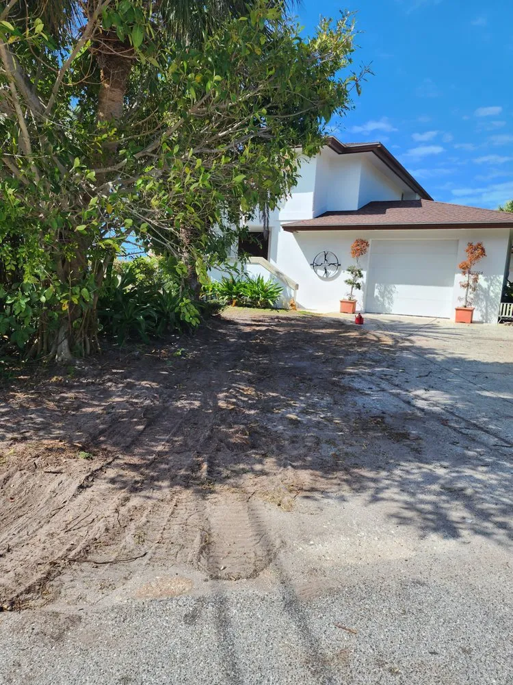 Top-rated lawn care service in Bradenton, FL - R&R Landscape and Services