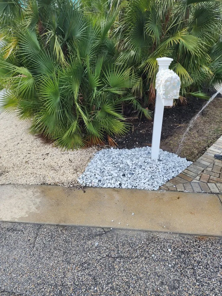 Reliable landscaping services experts serving Bradenton, FL - R&R Landscape and Services