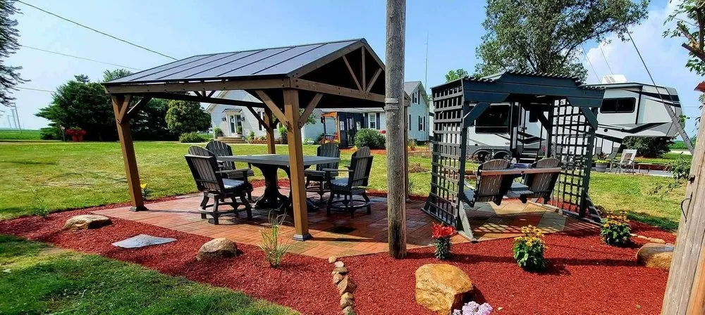 Professional landscaping services experts serving Indianapolis, IN - R&R Landscaping and Hardscaping