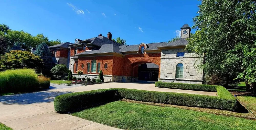 Custom yard cleanup service in Indianapolis, IN - R&R Landscaping and Hardscaping