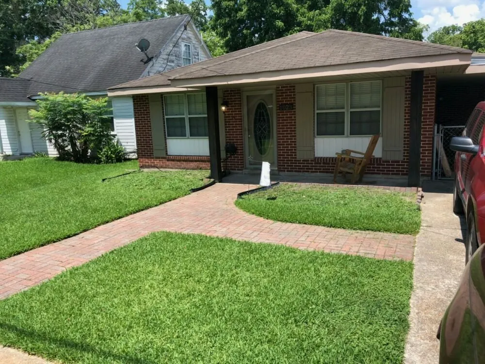 Custom garden landscaping near you in Belle Chasse, LA by R&R Lawn Care