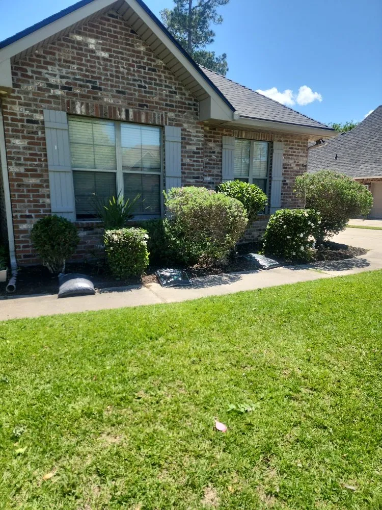 Local garden landscaping in Covington, LA by R&R Lawn Care Services