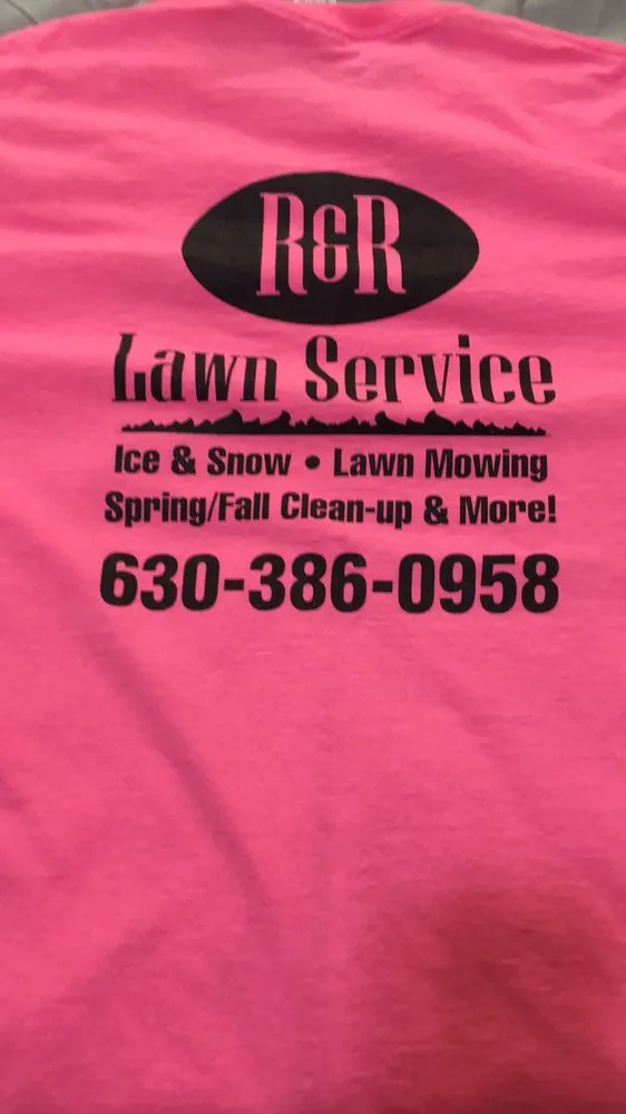 Top-rated yard cleanup service with custom design in Wheaton, IL by R&R Lawn Service