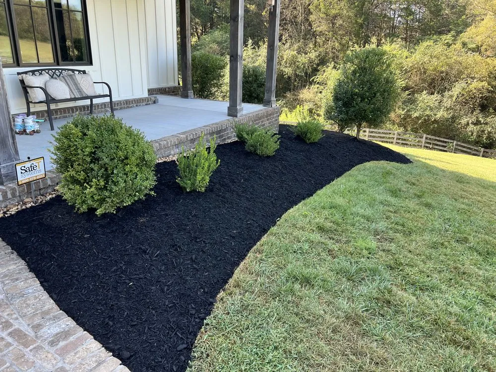 Custom outdoor landscaping in Knoxville, TN by R&R TLC Landscaping