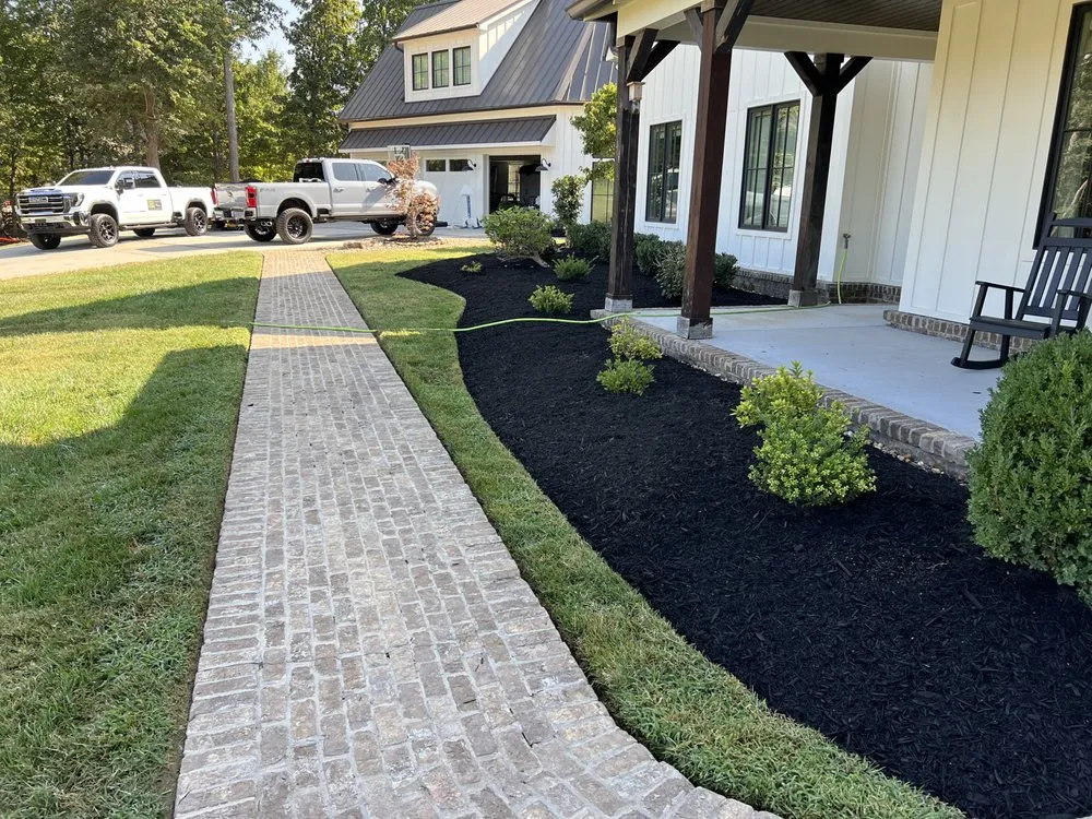 Custom lawn care service experts serving Knoxville, TN - R&R TLC Landscaping
