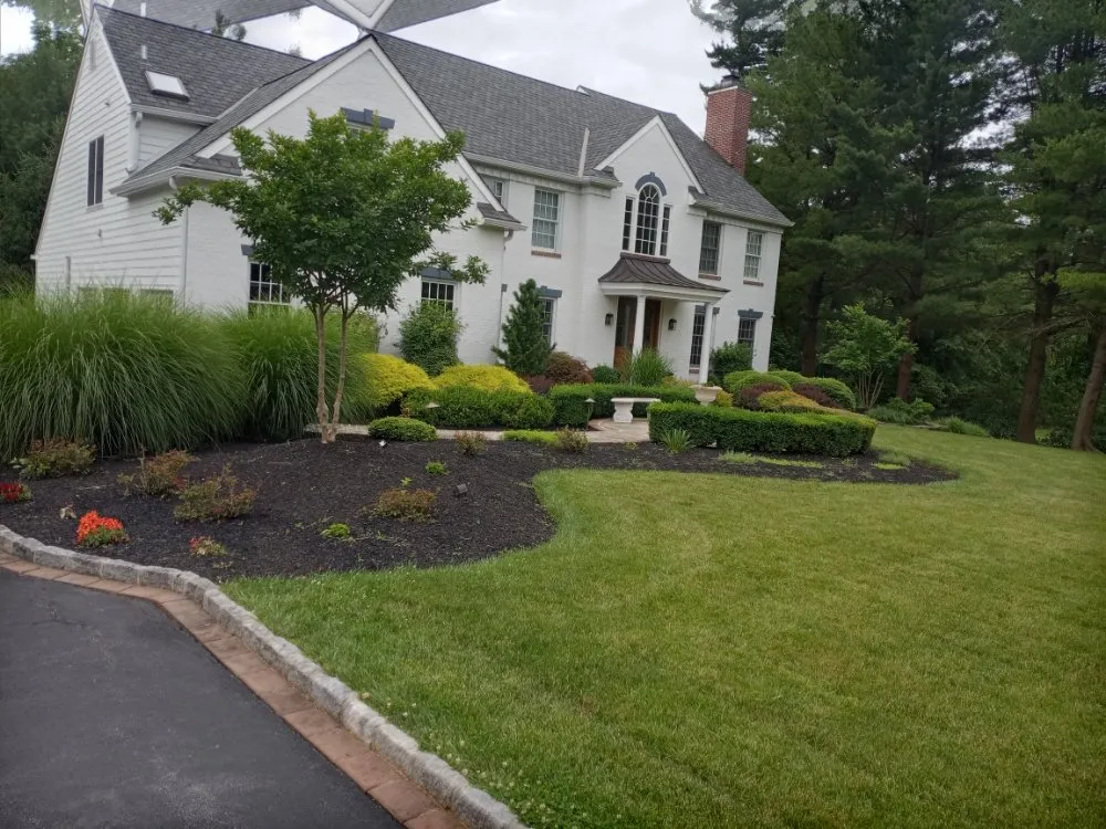 Reliable outdoor landscaping experts serving Philadelphia, PA - RRH Landscaping Y Lawn Care
