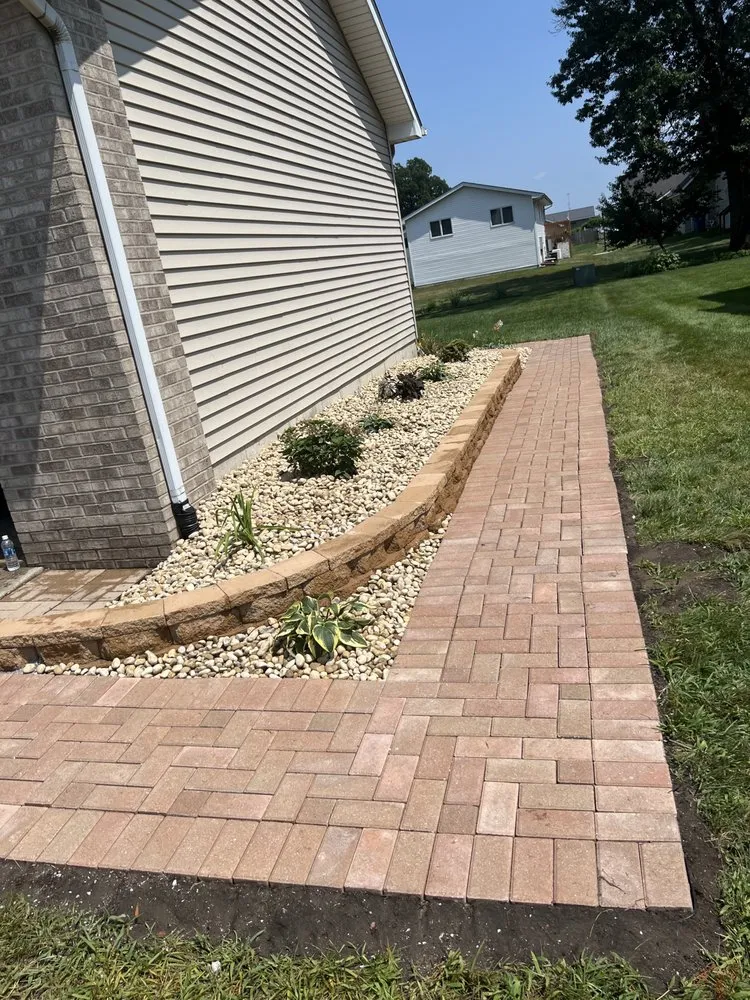 Reliable yard maintenance experts serving Calumet City, IL - RS Landscaping
