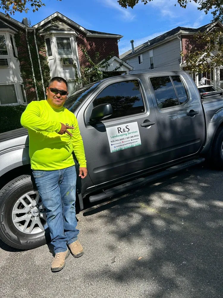 Custom lawn mowing service in New York, NY by R&S Landscaping Services