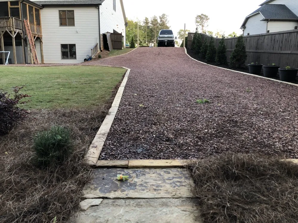 Affordable yard maintenance in Cumming, GA by Rscapes