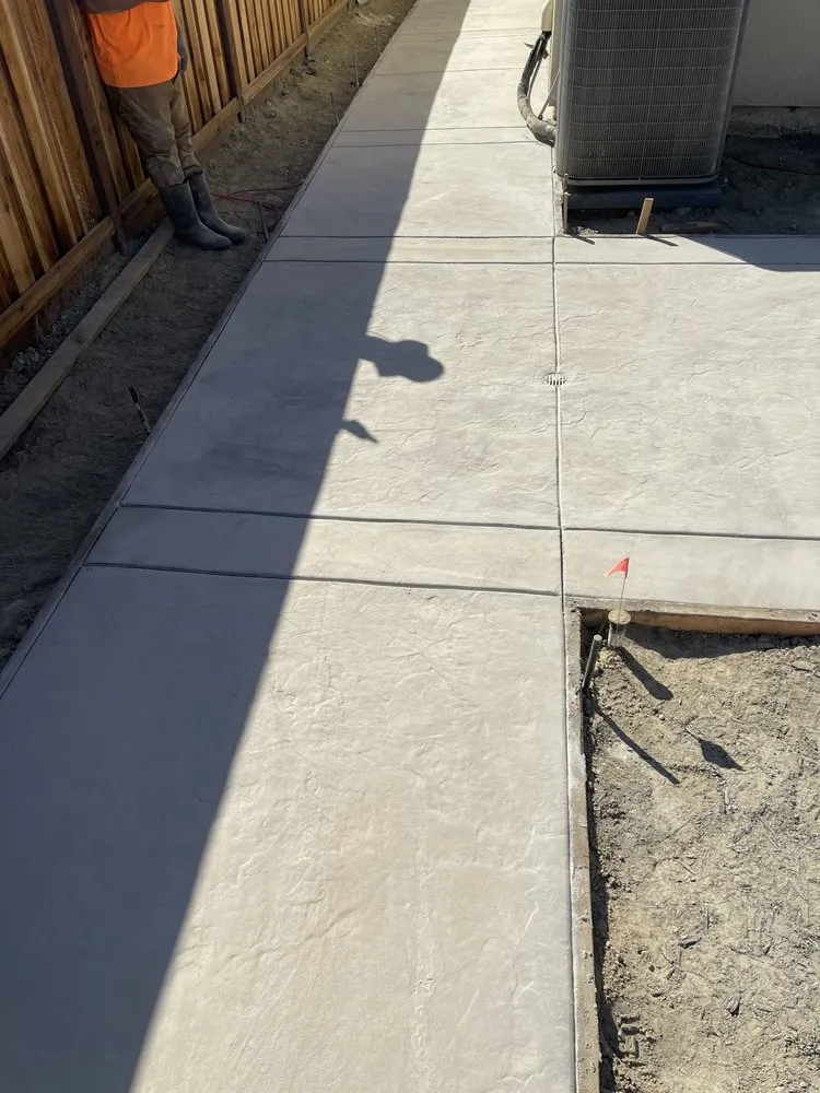 Affordable lawn mowing service in Antioch, CA by RT Concrete And Landscaping