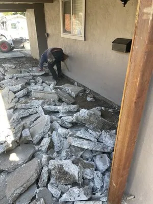 RT Concrete And Landscaping Logo