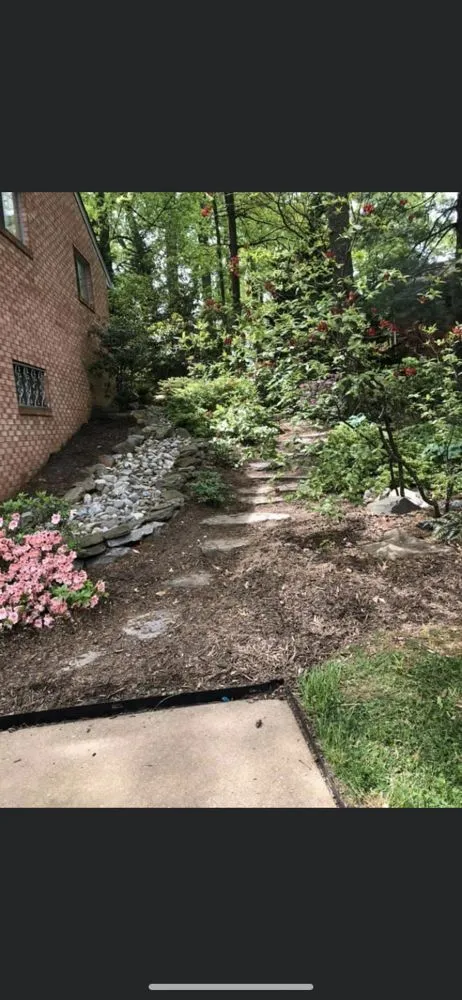 Expert garden landscaping for beautiful yards in North Springfield, VA by RTA landscape
