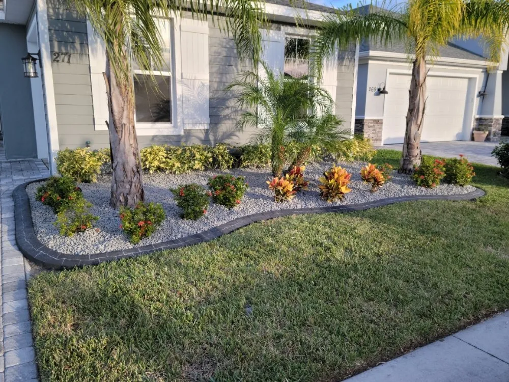 Custom lawn mowing service in Deland, FL by Rtistic Creation