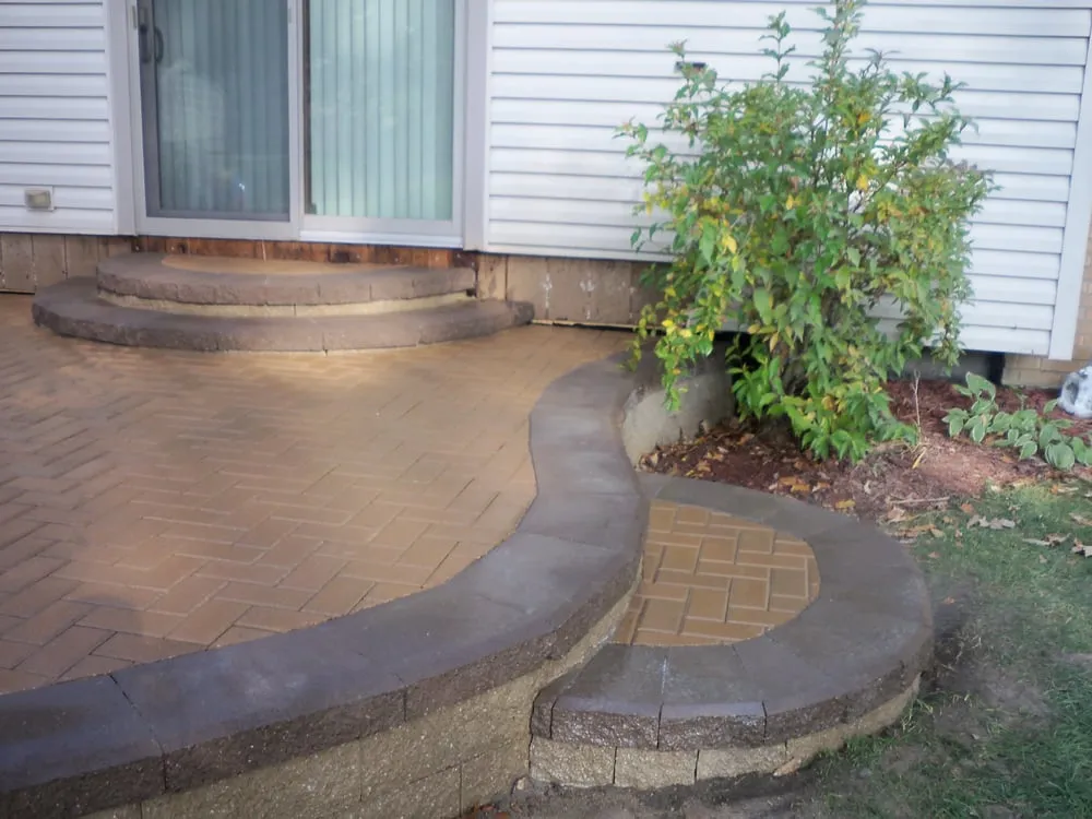Trusted residential landscaping for beautiful yards in Macomb, MI by Rtistic Hardscapes
