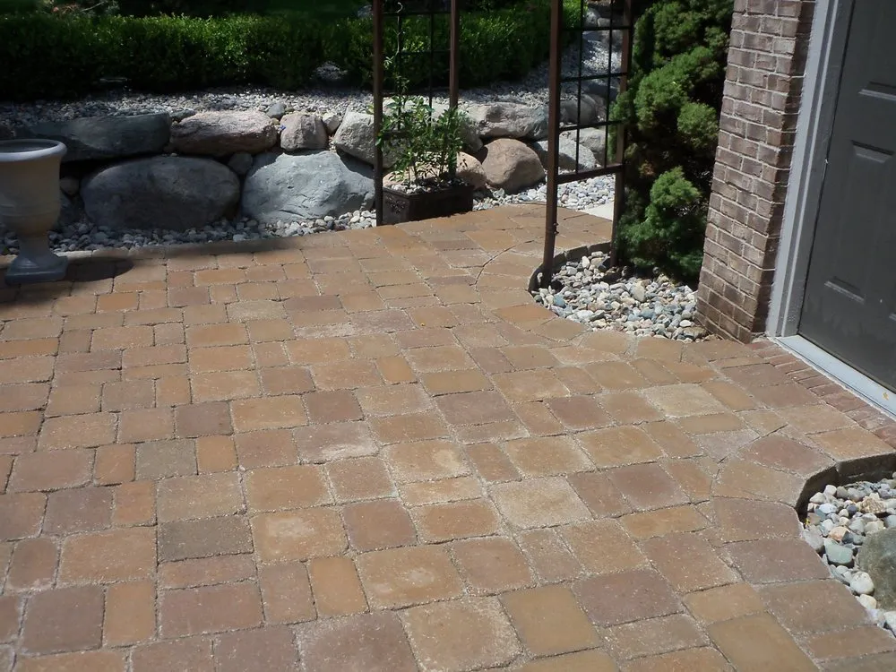 Affordable residential landscaping experts serving Macomb, MI - Rtistic Hardscapes