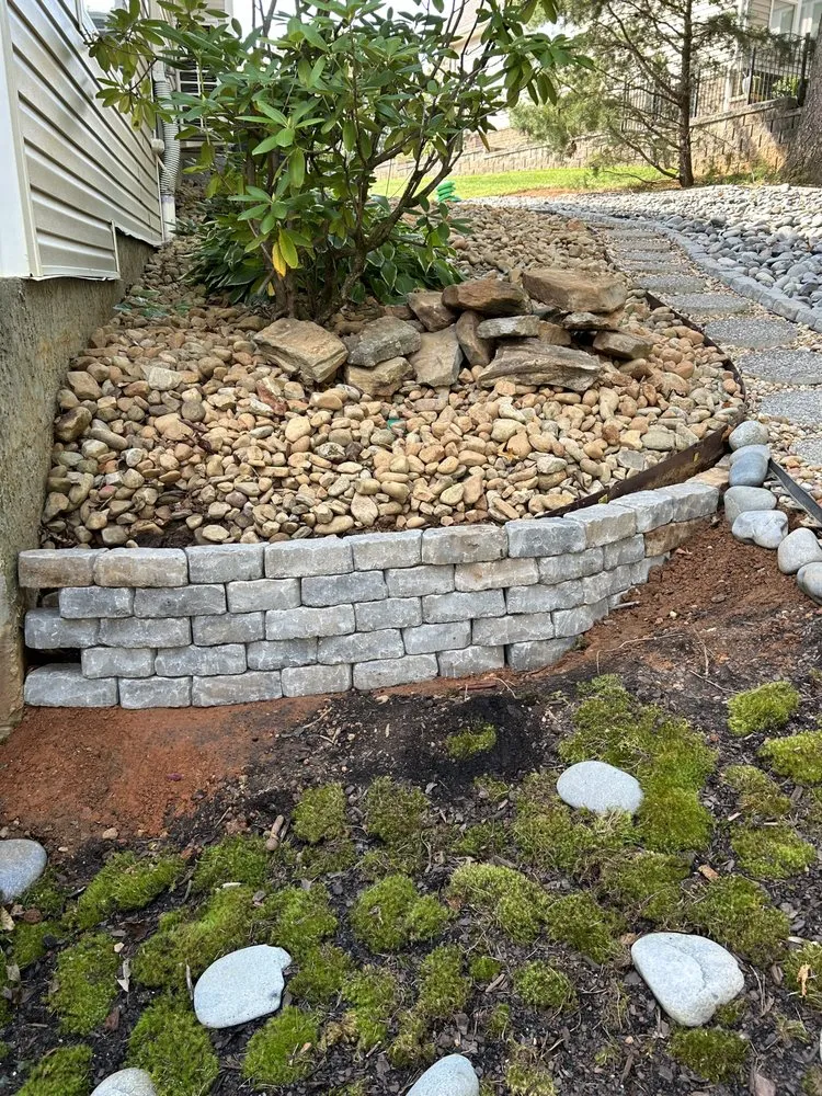 Custom lawn mowing service experts serving Knoxville, TN - Ruben landscaping