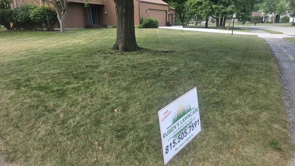 Top-rated lawn care service in Rockford, IL by Rubens Lawncare services