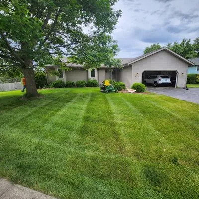 Rubens Lawncare services Logo