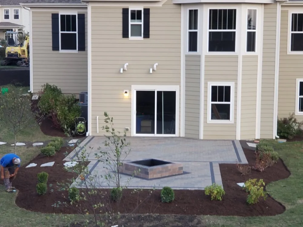 Affordable yard maintenance in Woodstock, IL by Rubi Hardscapes
