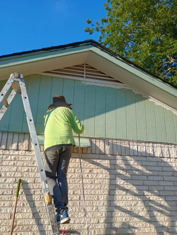 Top-rated lawn mowing service in Austin, TX by Rubén Landscaping & Construction