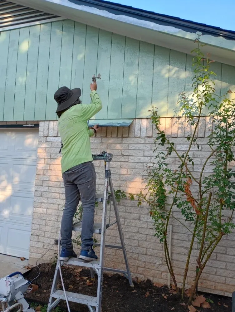 Expert lawn care service experts serving Austin, TX - Rubén Landscaping & Construction