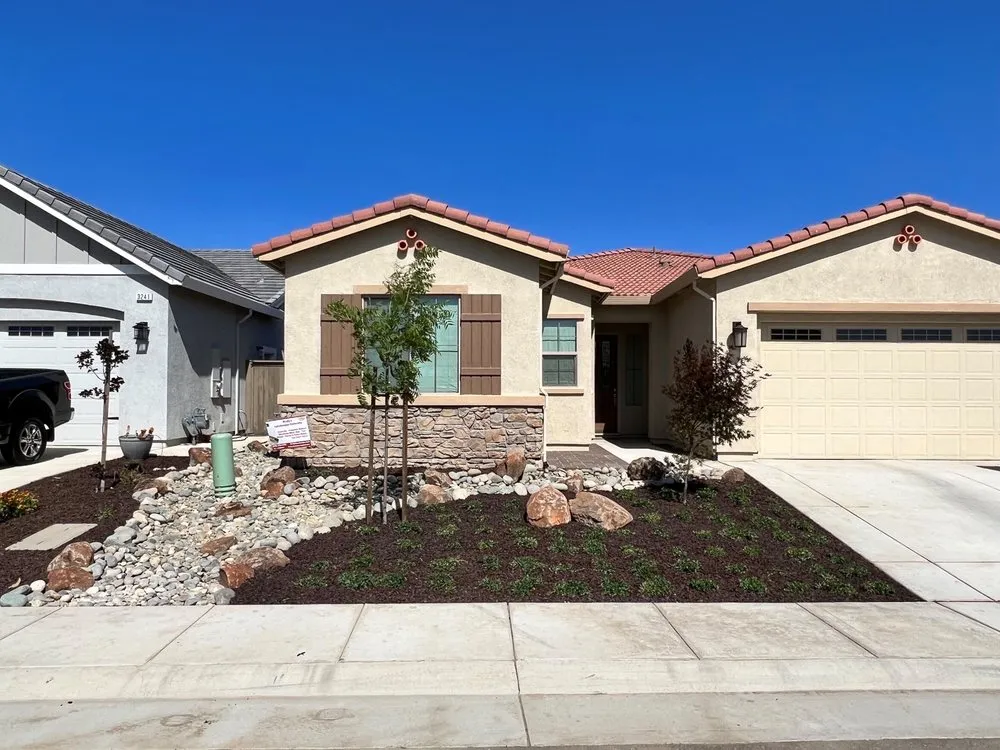 Local garden landscaping for beautiful yards in Elk Grove, CA by Rudy's Landscape