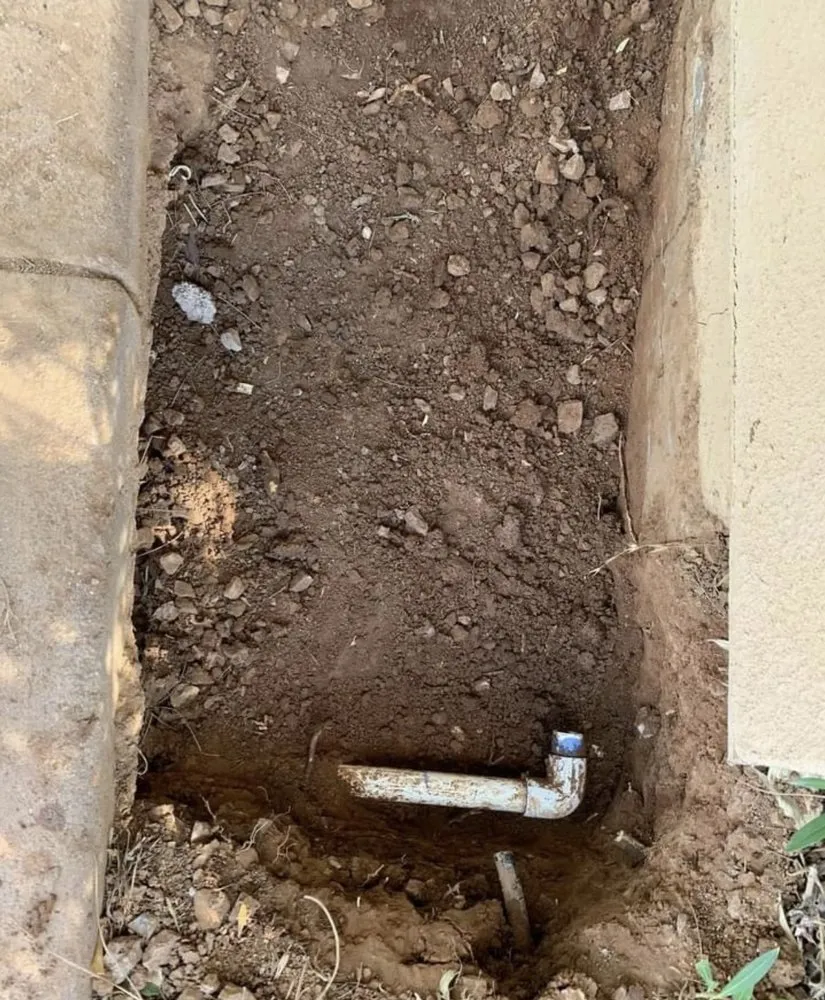 Custom lawn mowing service near you in Simi Valley, CA by Rudy’s Landscape