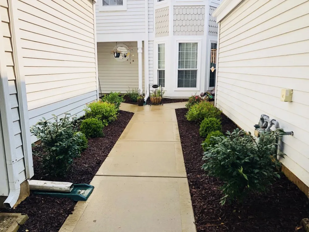 Custom lawn mowing service experts serving Island Lake, IL - Rudy's Lawn Service