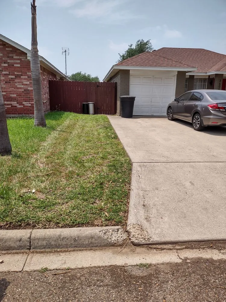 Trusted residential landscaping for homes in Elsa, TX by Rufino Moreno