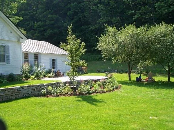 Custom yard cleanup service in South Londonderry, VT by Rugg Valley Landscaping