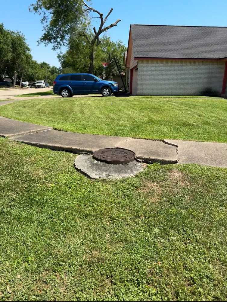 Custom lawn care service near you in Pasadena, TX by Ruiz Landscape Service