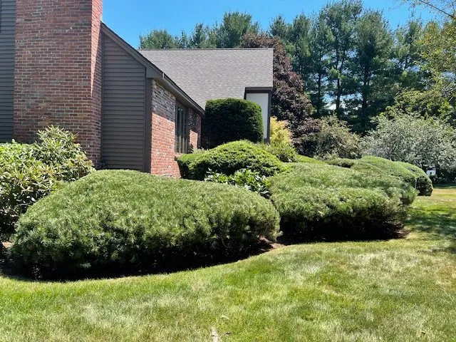 Custom landscape design in West Deptford, NJ by Ruiz Landscaping & Lawn Care