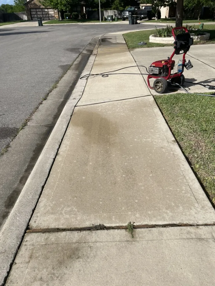 Top-rated residential landscaping for residential properties in Kyle, TX by Ruiz’s Pressure Washing And Lawn Care