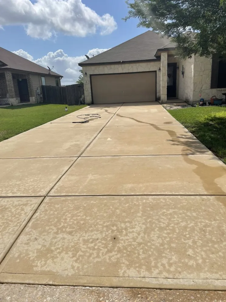 Expert landscaping services experts serving Kyle, TX - Ruiz’s Pressure Washing And Lawn Care