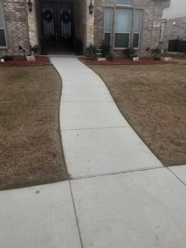 Expert yard maintenance in Athens, TX by Rukken Land Grooms