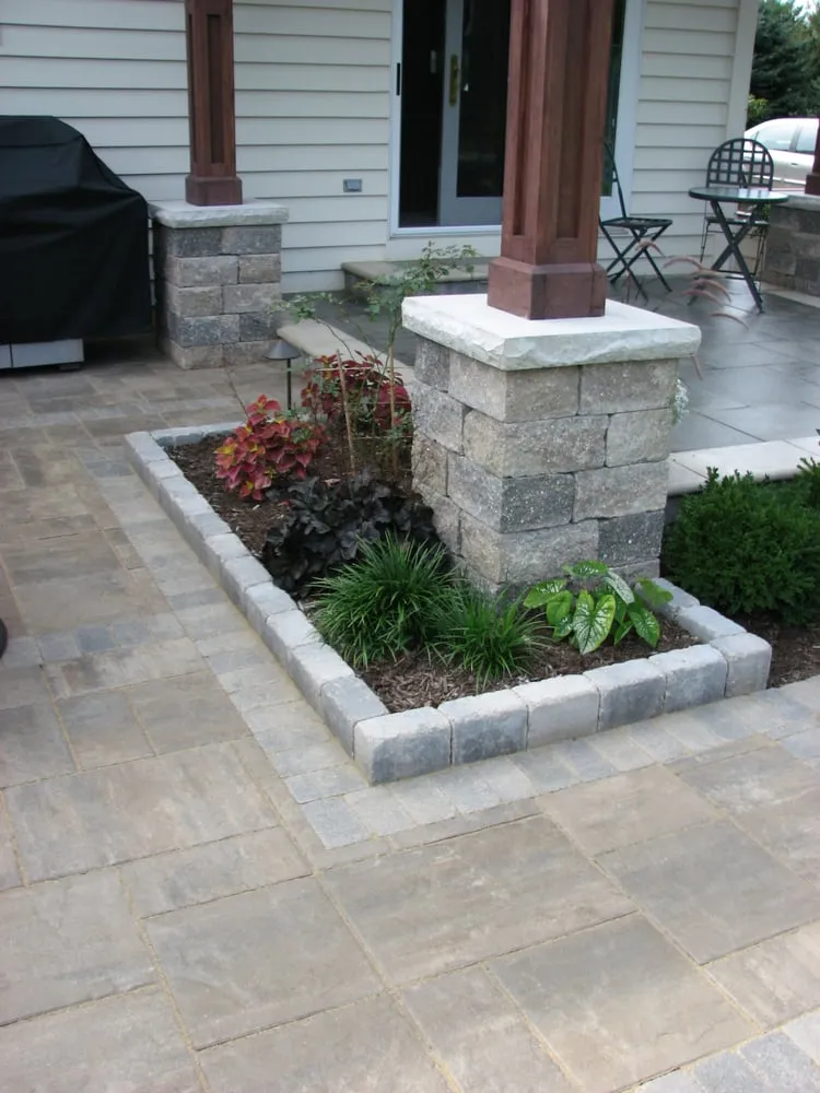 Top-rated landscape design in Elgin, IL by Runde's Landscape Contractors