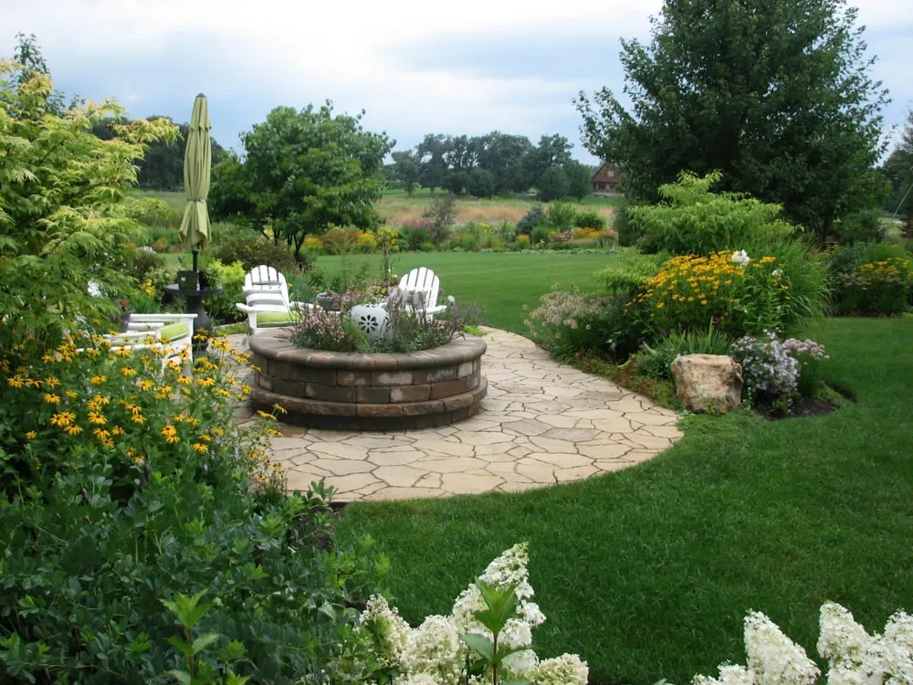 Reliable residential landscaping experts serving Elgin, IL - Runde's Landscape Contractors
