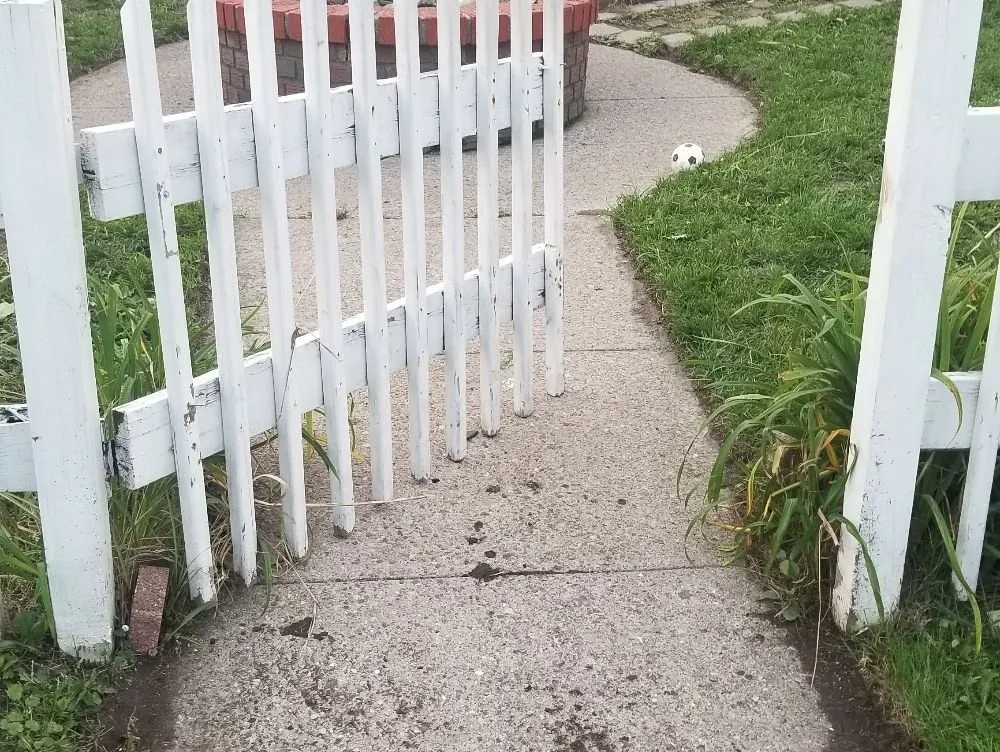 Local lawn mowing service in Syracuse, NY - Runnin'Bugz Lawn, Pest and Snow Services